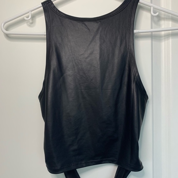 Forever 21 Black Regular Fit Crop Top - Picture 4 of 4